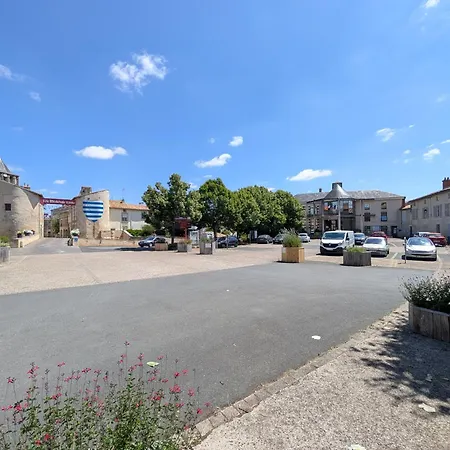 Σπίτι διακοπών Maison Galice A Village Medieval - Base Loisir Gratuite- 30 Min Futuroscope *