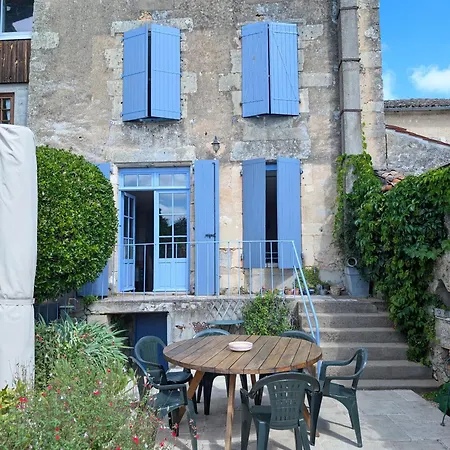 Σπίτι διακοπών Maison Galice A Village Medieval - Base Loisir Gratuite- 30 Min Futuroscope *