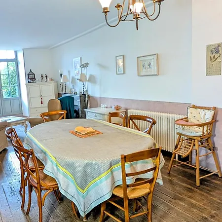 Σπίτι διακοπών Maison Galice A Village Medieval - Base Loisir Gratuite- 30 Min Futuroscope Lusignan